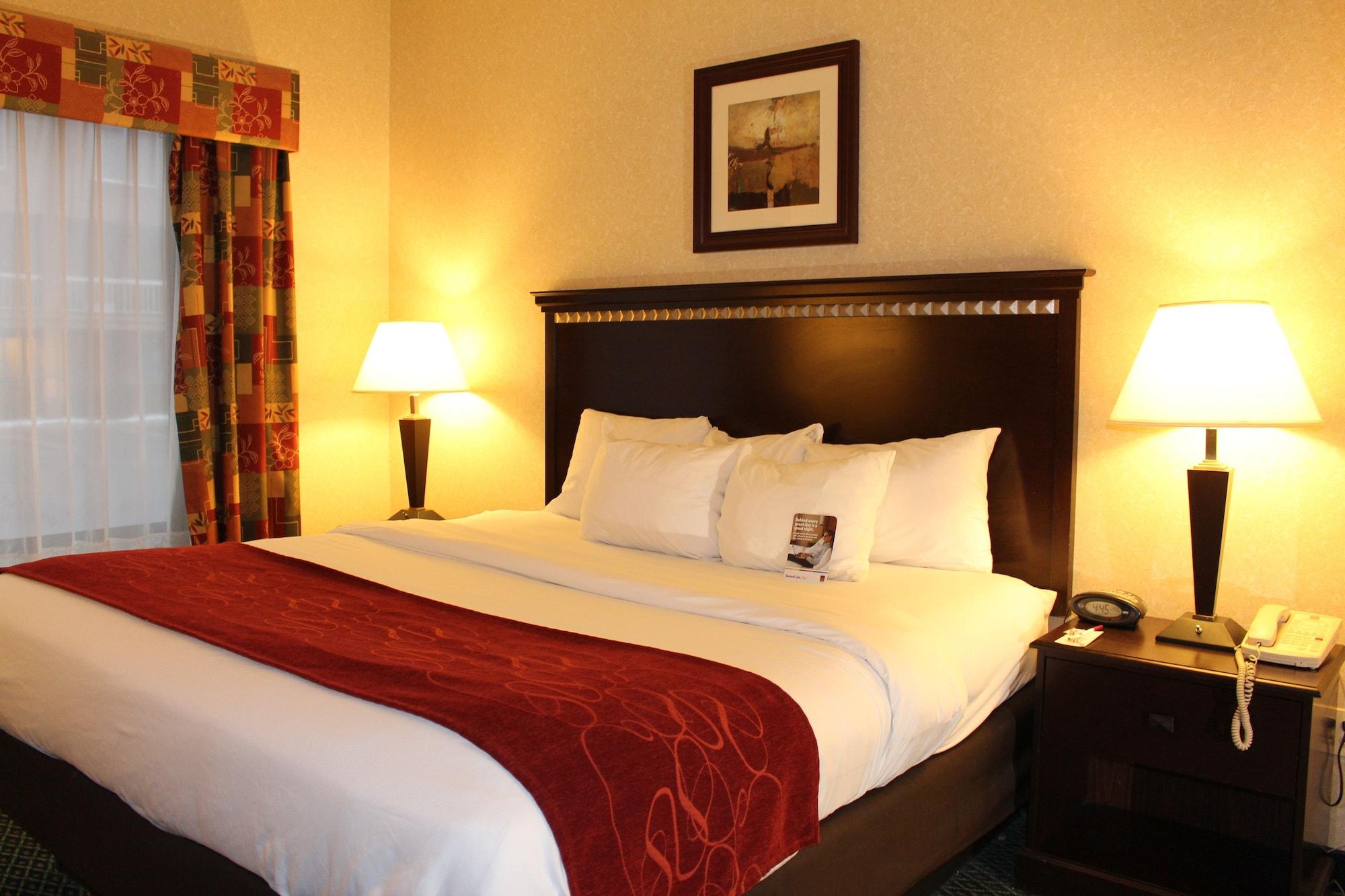 Comfort Suites Canton - Detroit Экстерьер фото
