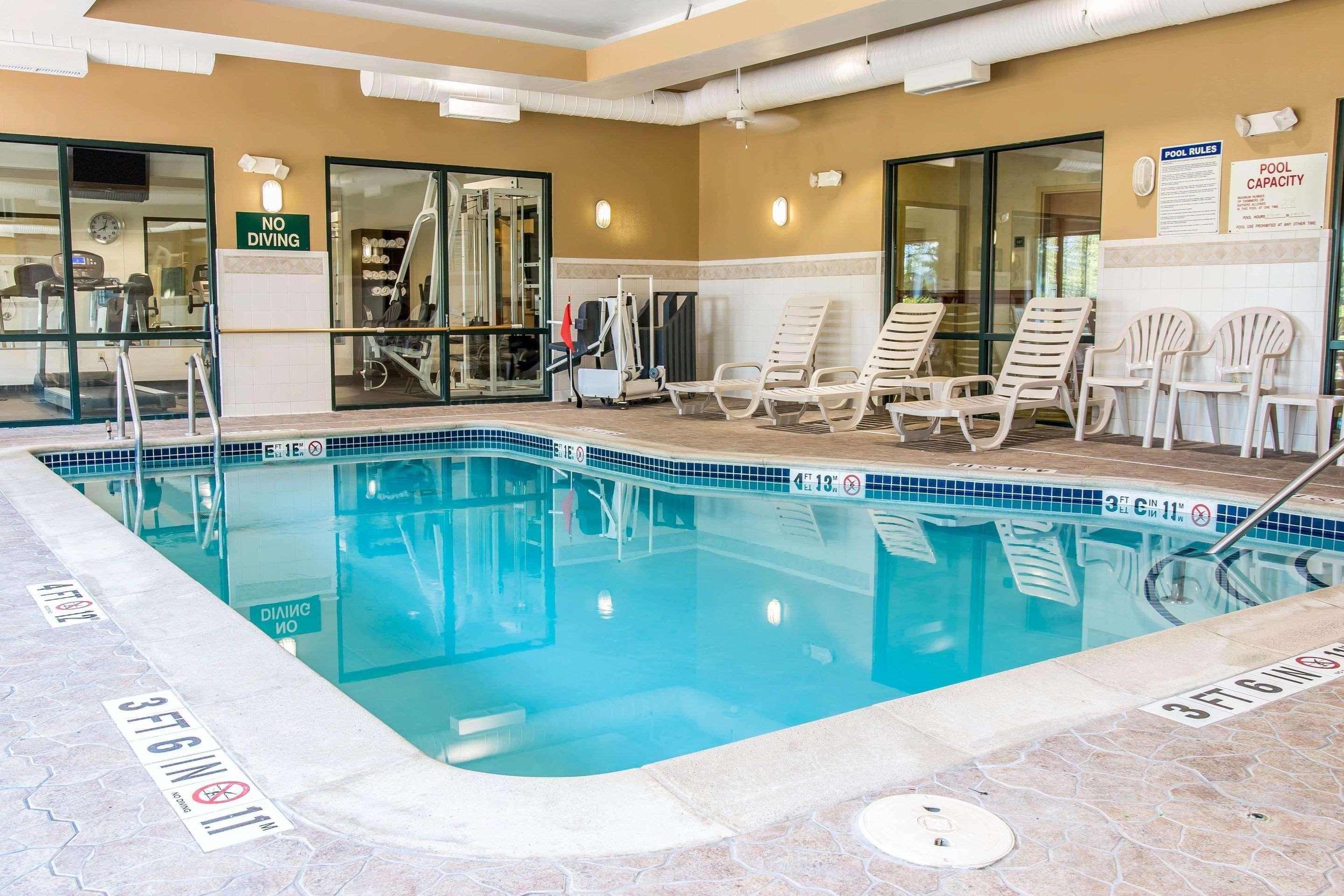 Comfort Suites Canton - Detroit Экстерьер фото