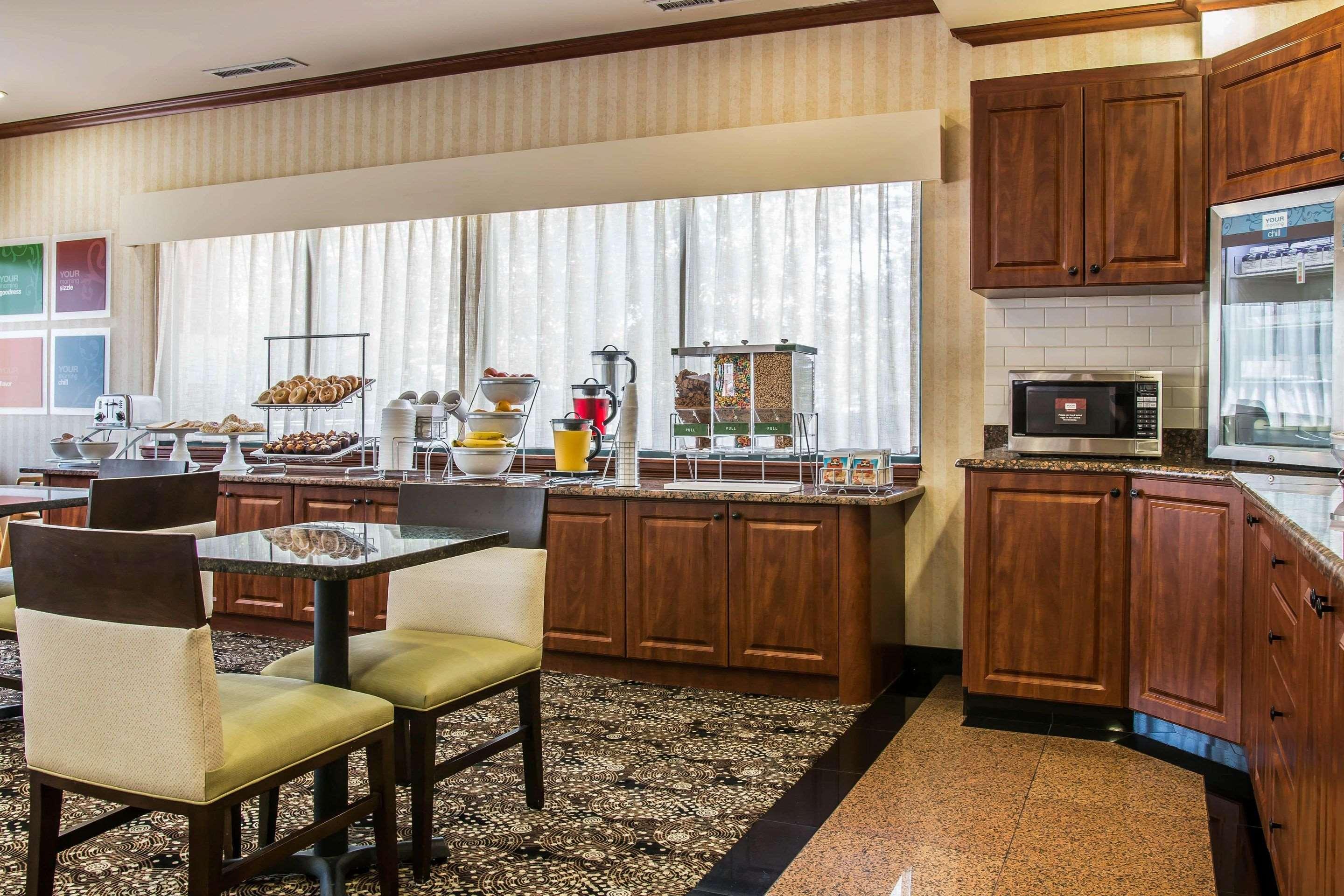Comfort Suites Canton - Detroit Экстерьер фото