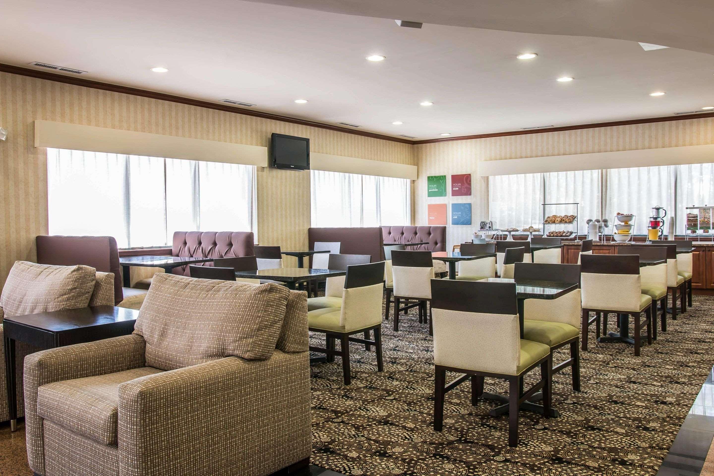 Comfort Suites Canton - Detroit Экстерьер фото