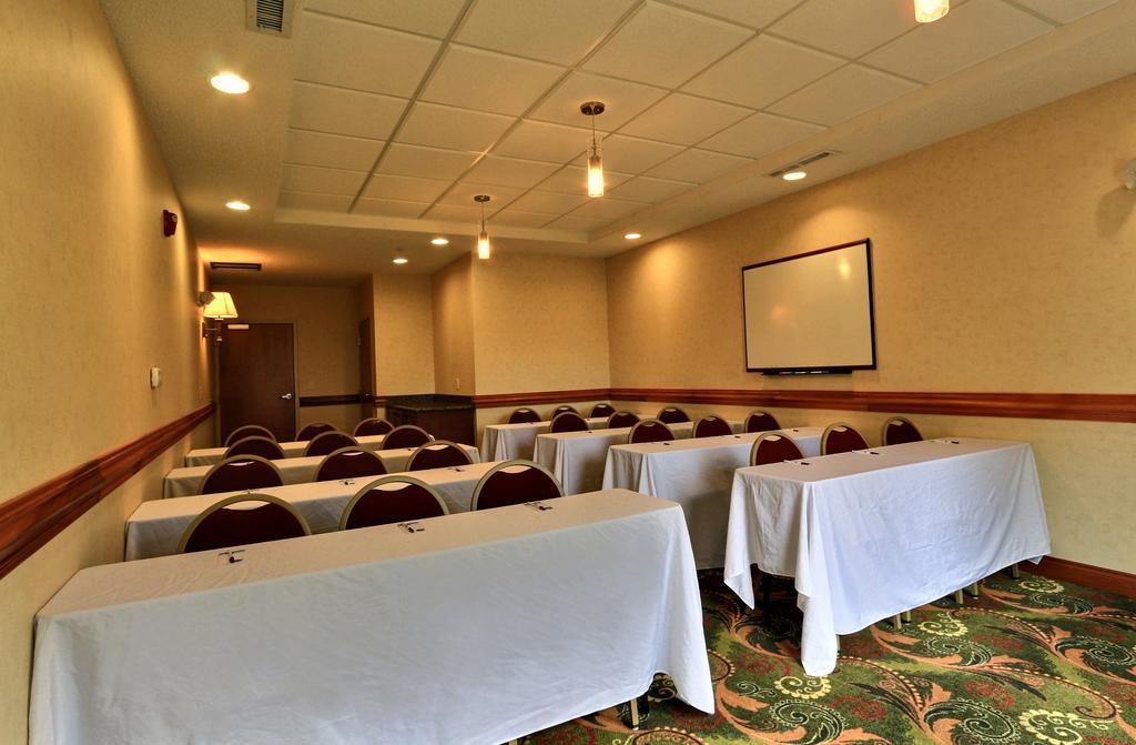 Comfort Suites Canton - Detroit Экстерьер фото