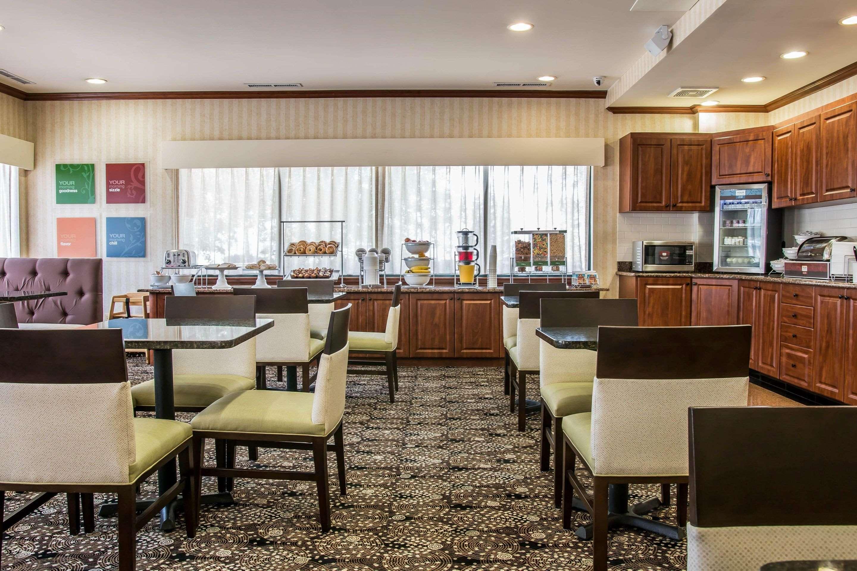 Comfort Suites Canton - Detroit Экстерьер фото
