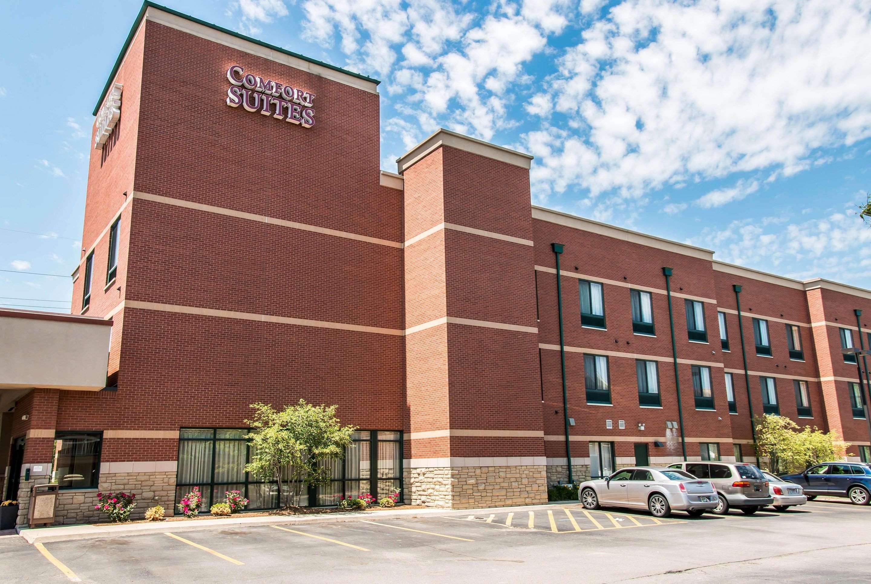 Comfort Suites Canton - Detroit Экстерьер фото