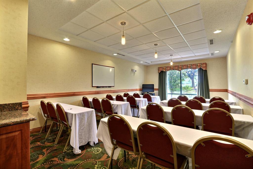 Comfort Suites Canton - Detroit Экстерьер фото