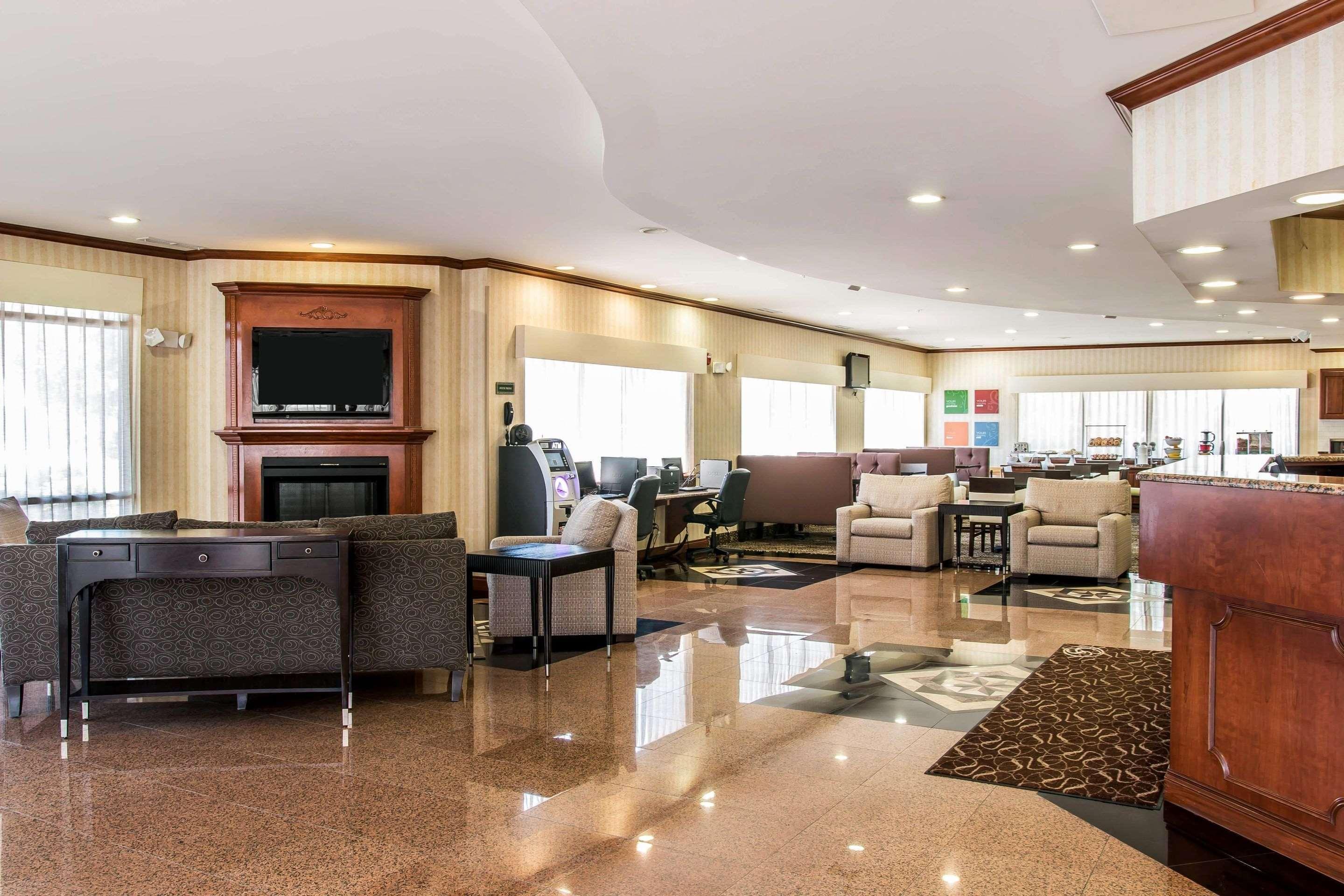 Comfort Suites Canton - Detroit Экстерьер фото