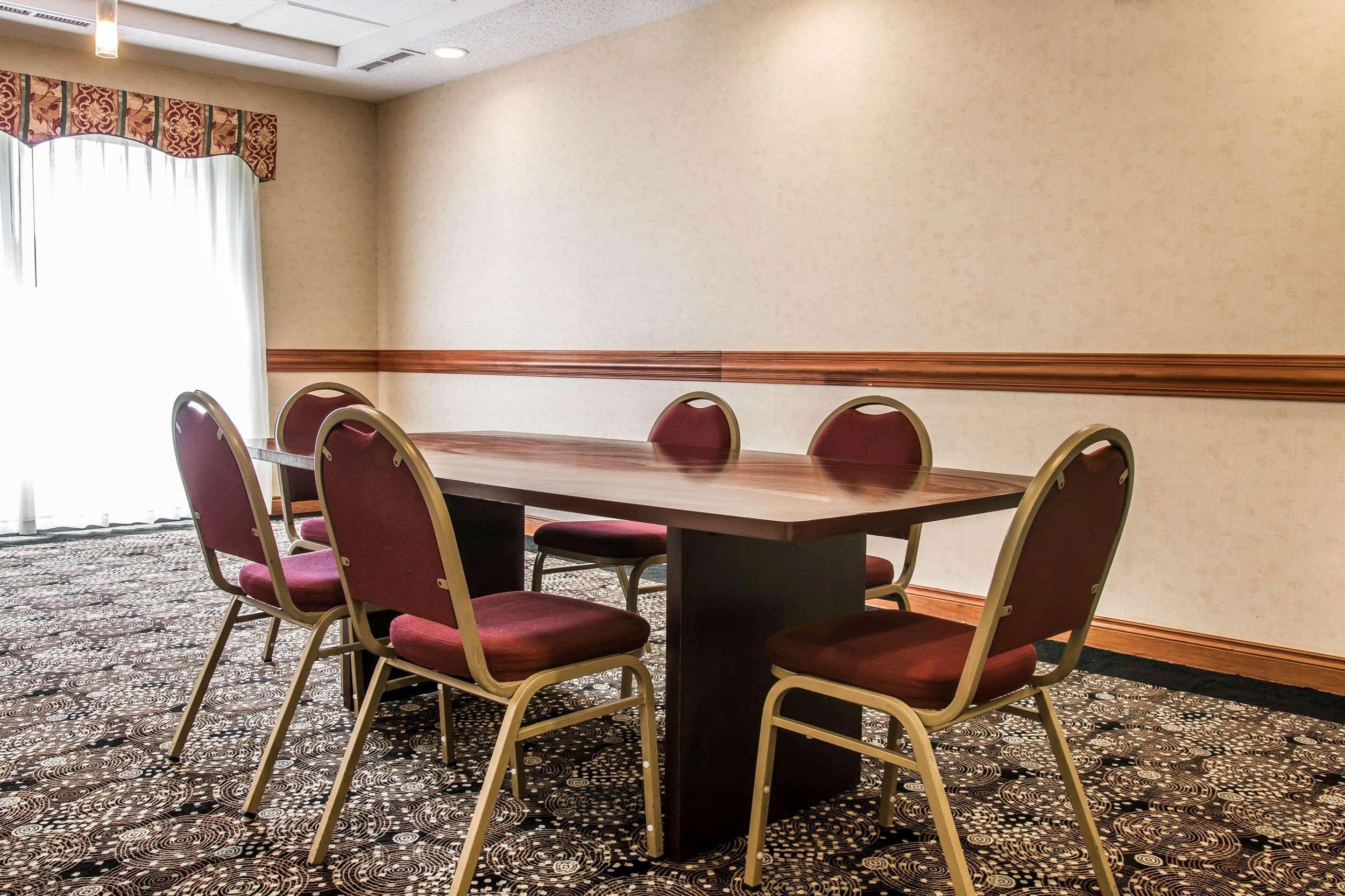 Comfort Suites Canton - Detroit Экстерьер фото