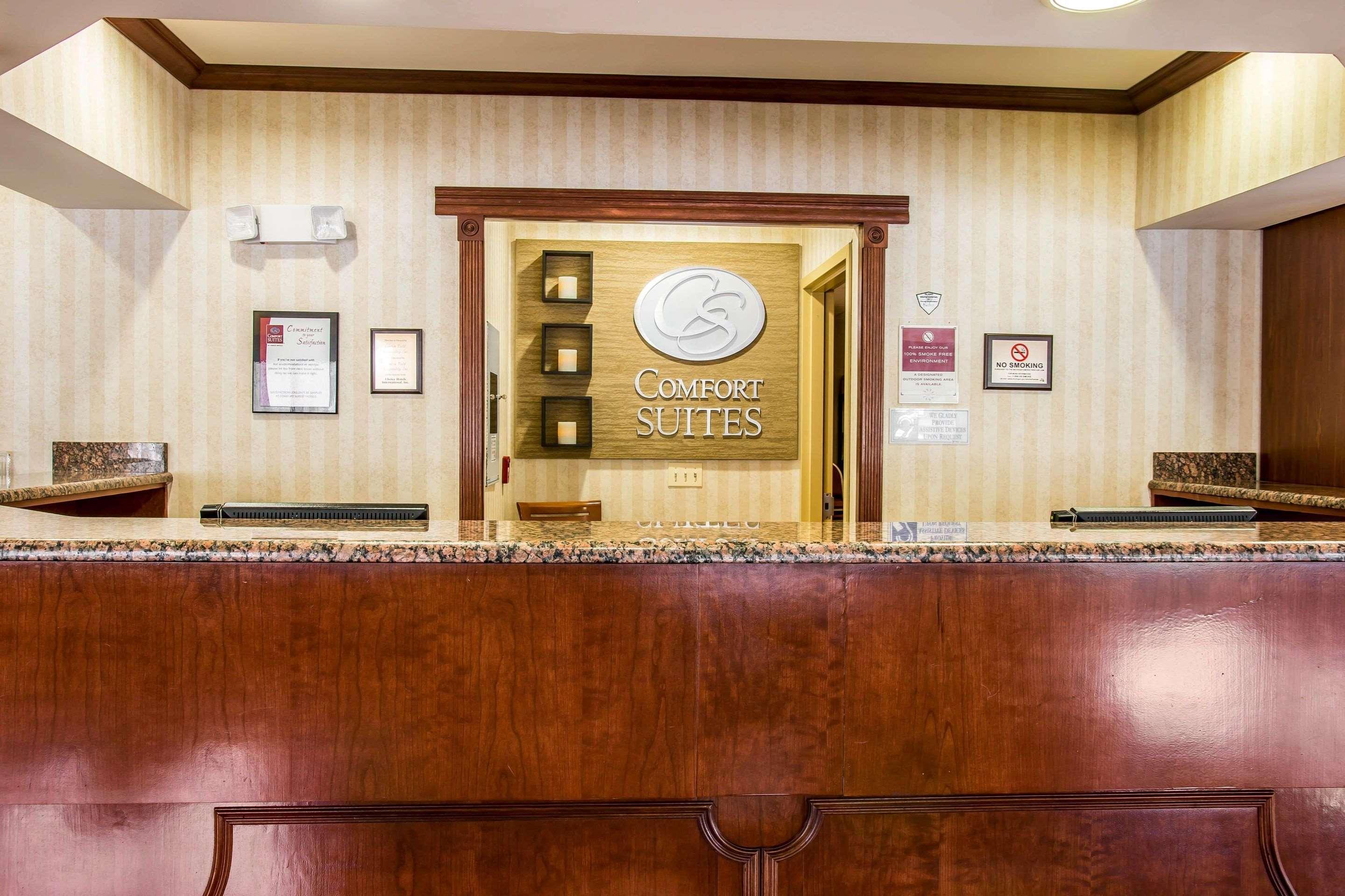 Comfort Suites Canton - Detroit Экстерьер фото