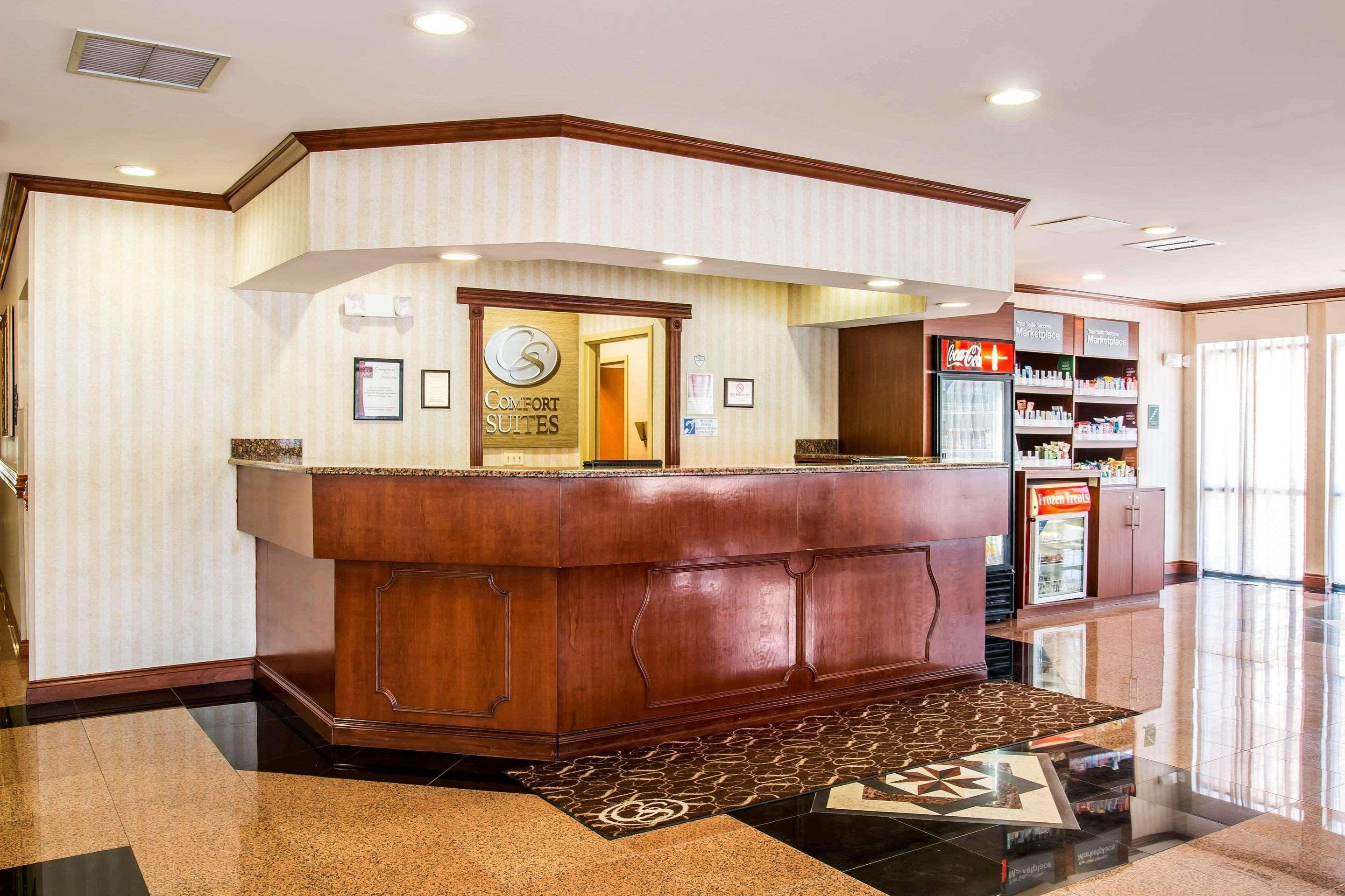 Comfort Suites Canton - Detroit Экстерьер фото