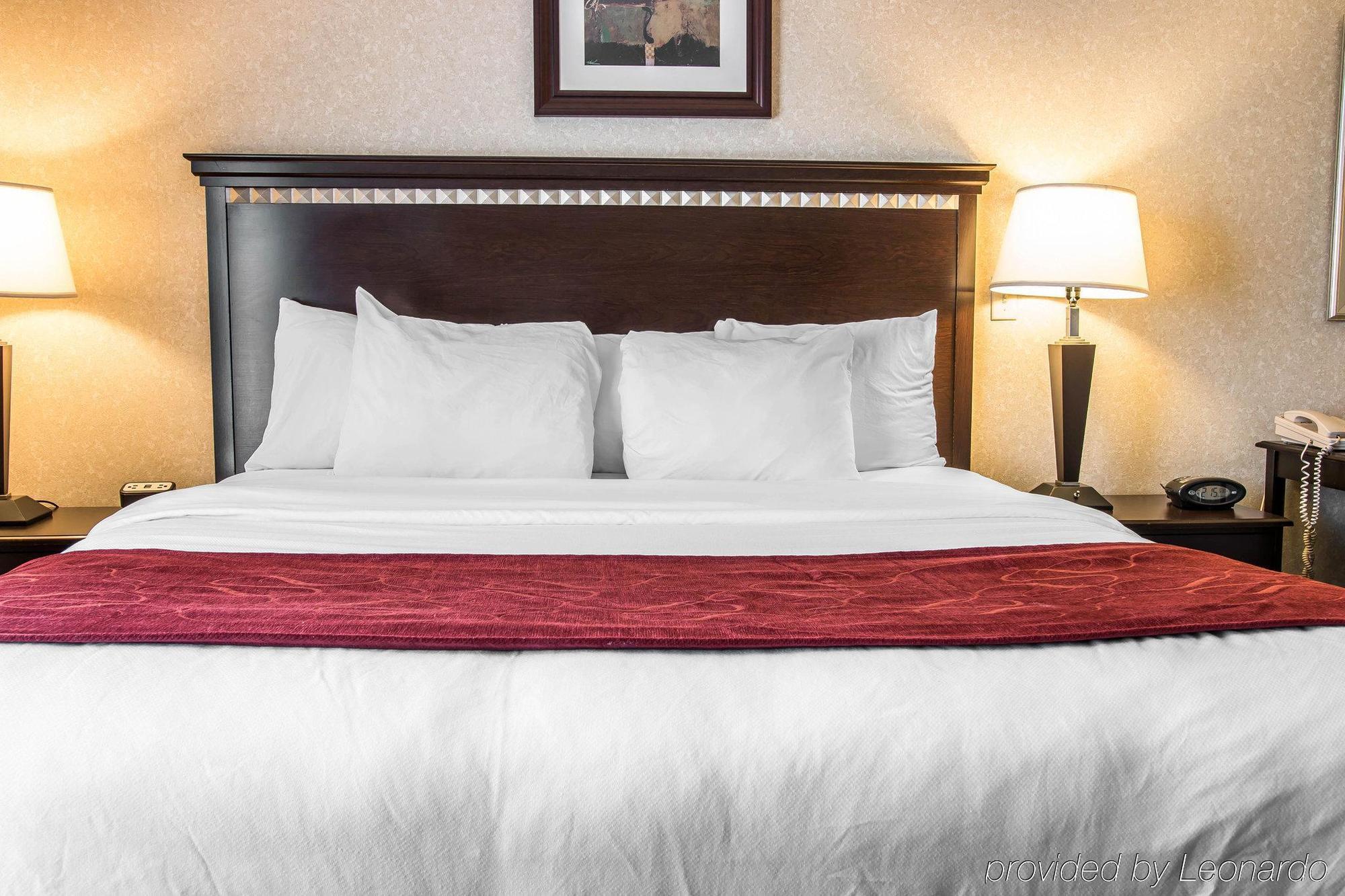 Comfort Suites Canton - Detroit Экстерьер фото