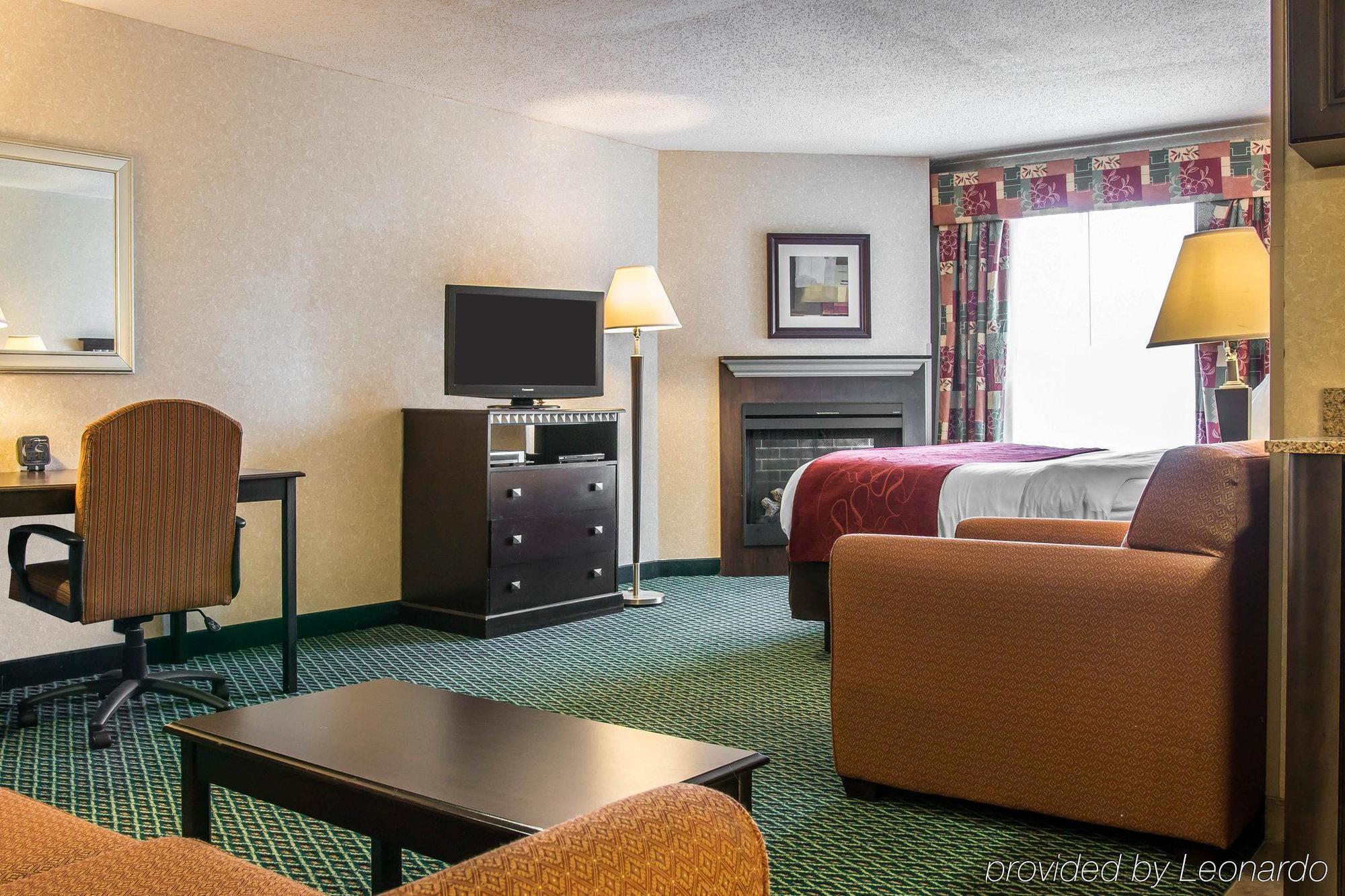 Comfort Suites Canton - Detroit Экстерьер фото