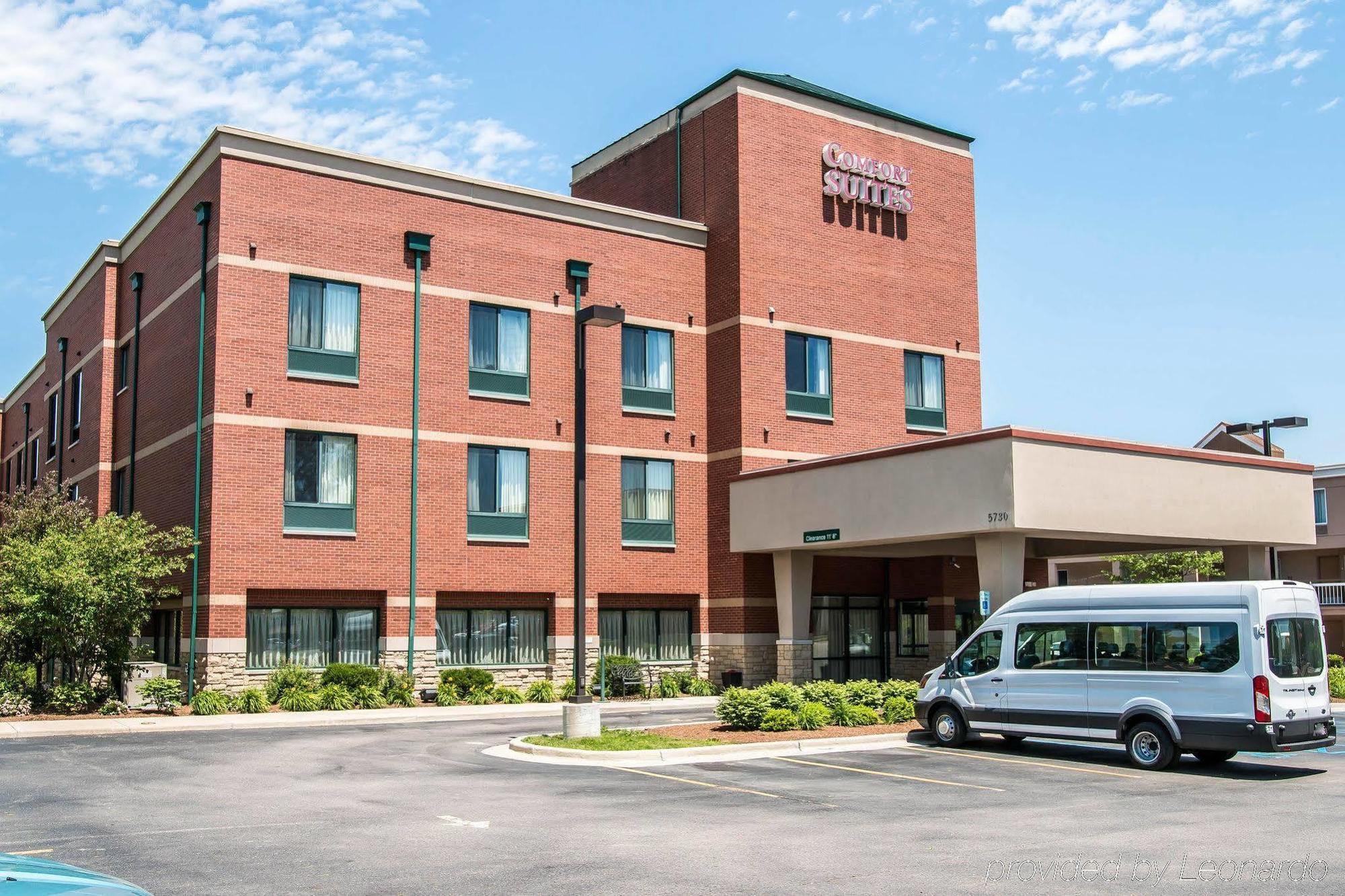 Comfort Suites Canton - Detroit Экстерьер фото