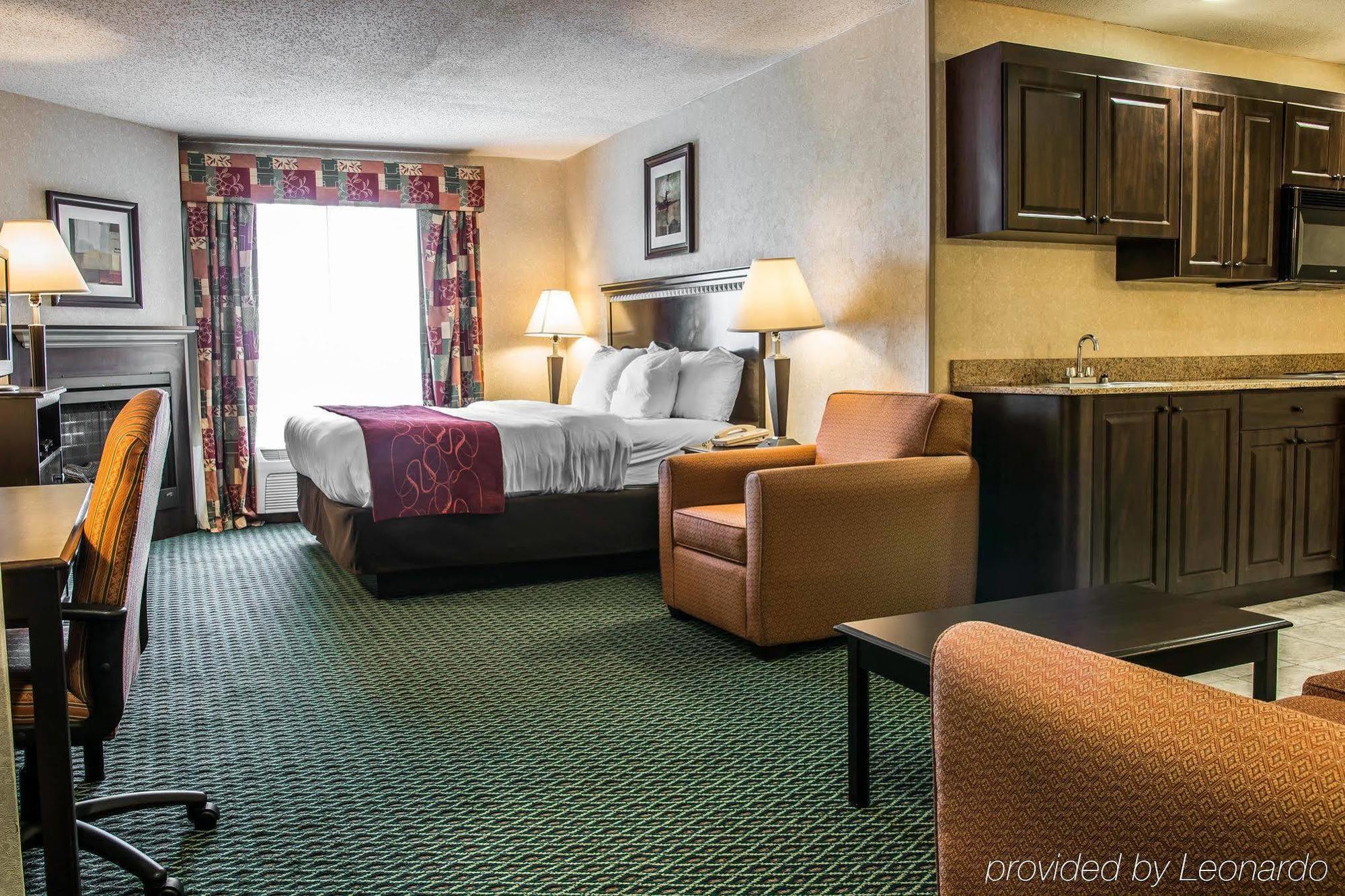 Comfort Suites Canton - Detroit Экстерьер фото