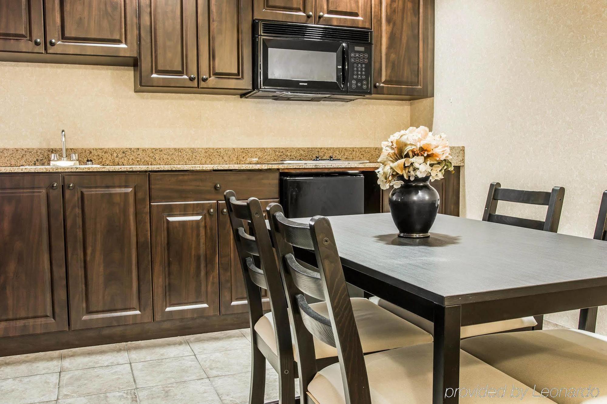 Comfort Suites Canton - Detroit Экстерьер фото