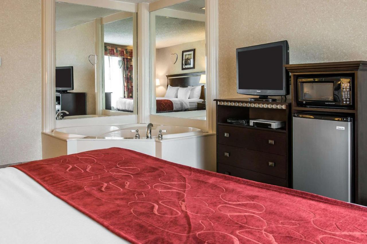 Comfort Suites Canton - Detroit Экстерьер фото