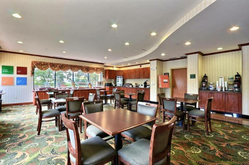 Comfort Suites Canton - Detroit Экстерьер фото