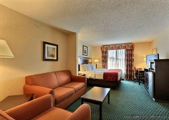 Comfort Suites Canton - Detroit Экстерьер фото